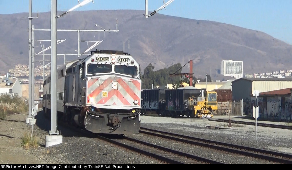 JPBX 905 Leads Caltrain 140